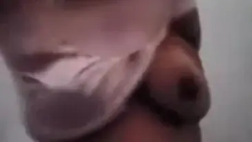 Istri Mandi Sambil Vc An