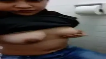 Ukhti Hijab Tobrut Cantik Pasrah Digenjot Kasur